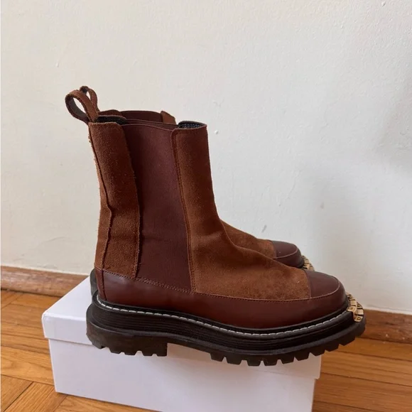 Sandro Suede Chelsea Boots with Gold Metal - Picture 5 of 5